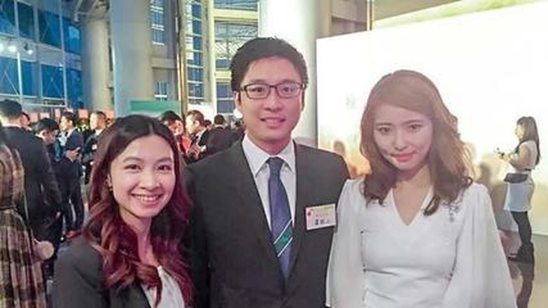 霍启山娜然婚礼同桌热聊被拍，豪门公子与新晋女星恋情疑云